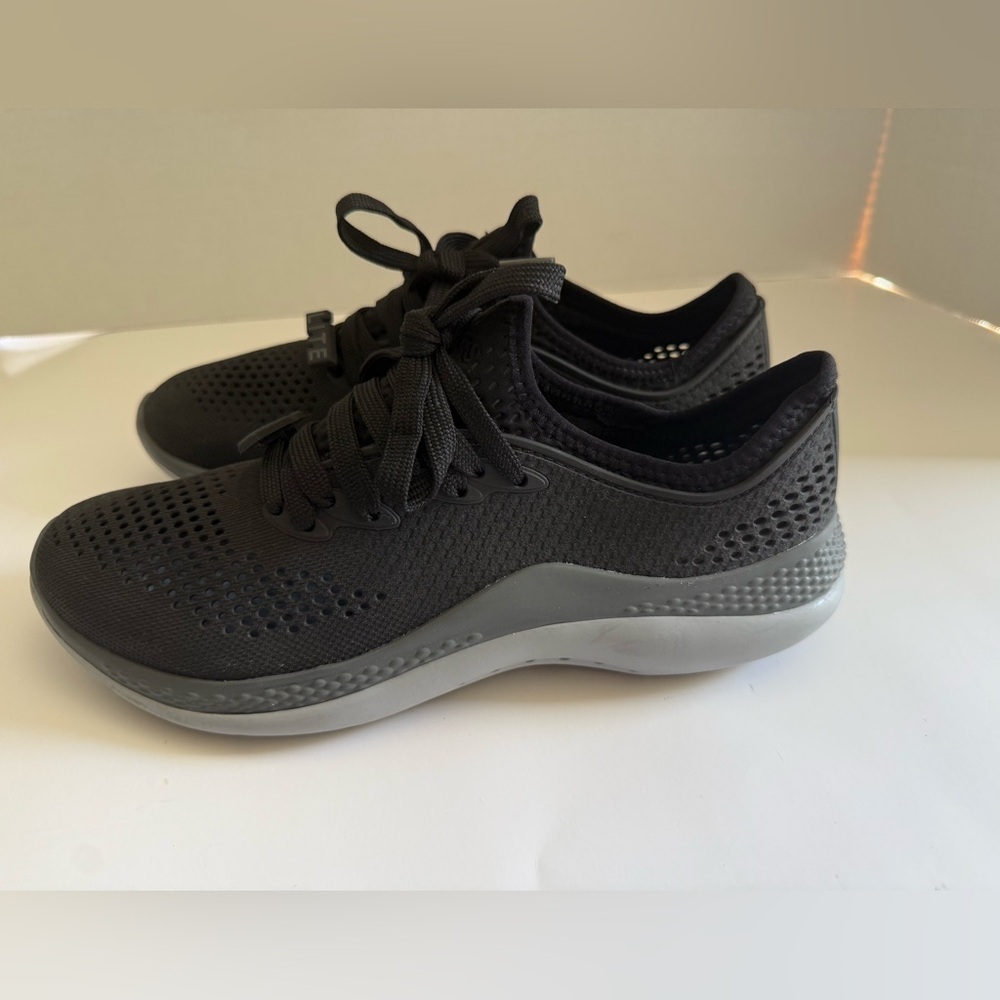 Crocs Shoes LiteRide Pacer Sneakers Size W8 Black Grey Comfort - Picture 4 of 12
